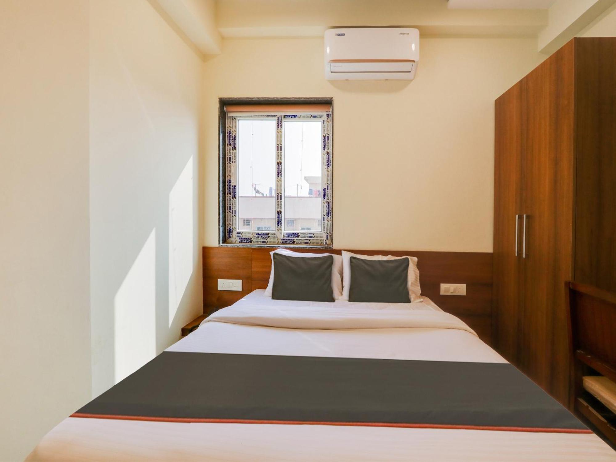 Collection O Srp Luxury Rooms Hyderabad Exterior photo